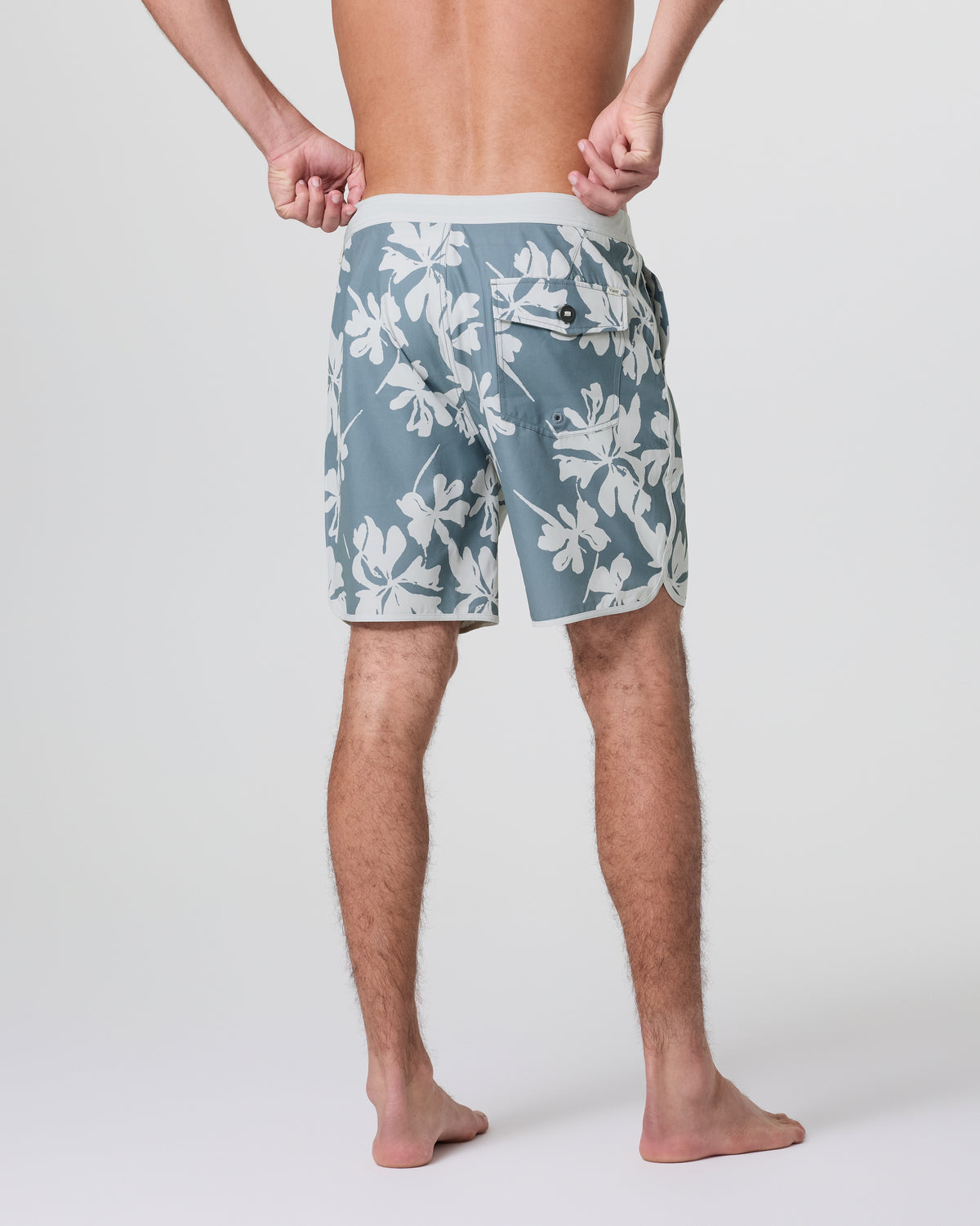 Cruise Boardshort Dusty Blue Plumeria | Vuori US