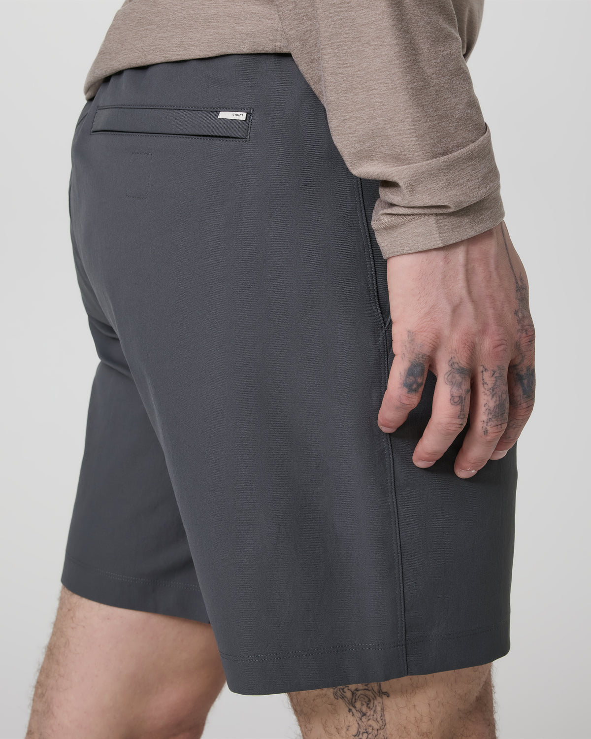 Cascade Crinkle Elastic Waist Short Classic Fit 8" Charcoal | Vuori US