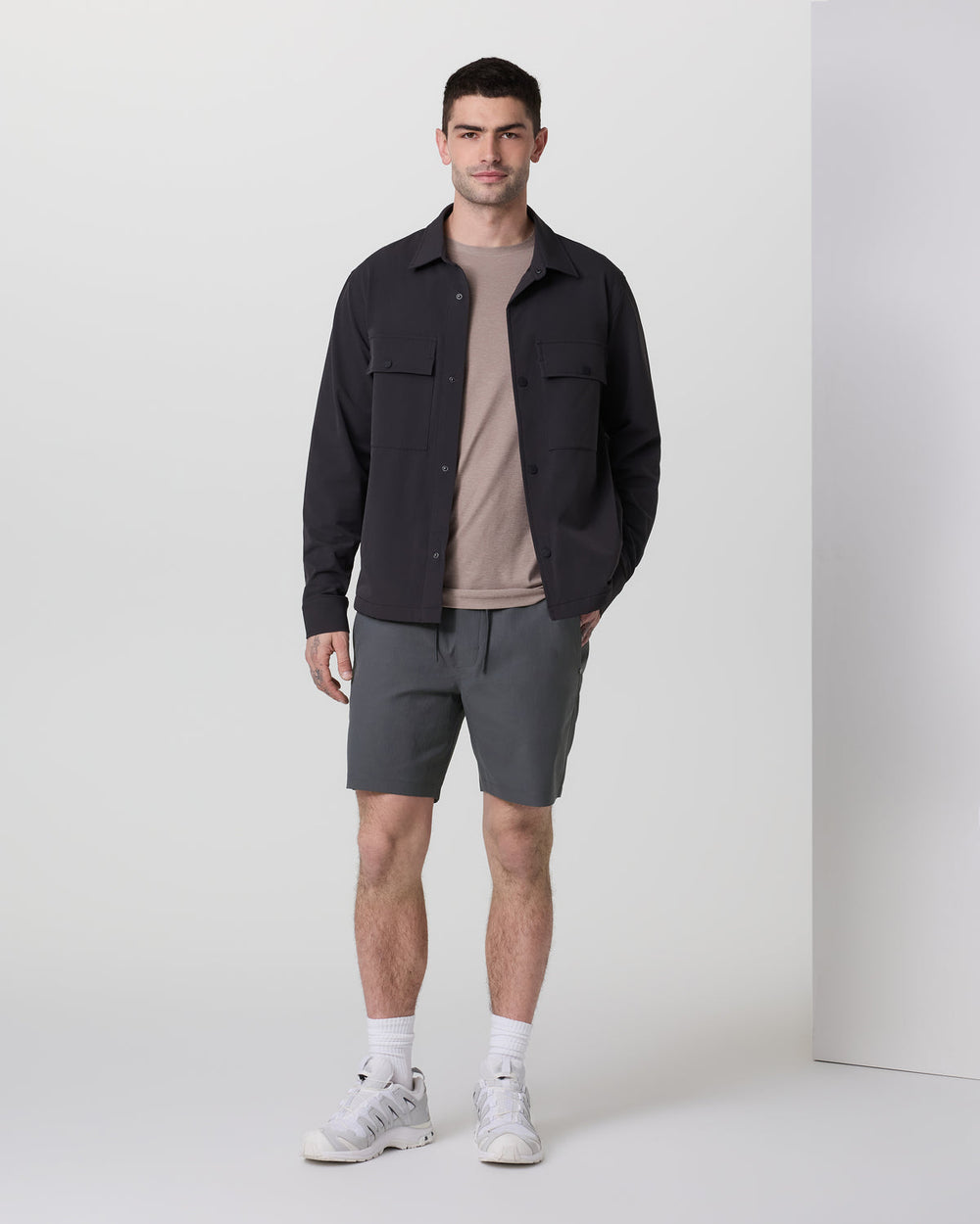 Cascade Crinkle Elastic Waist Short Classic Fit 8" Charcoal | Vuori US