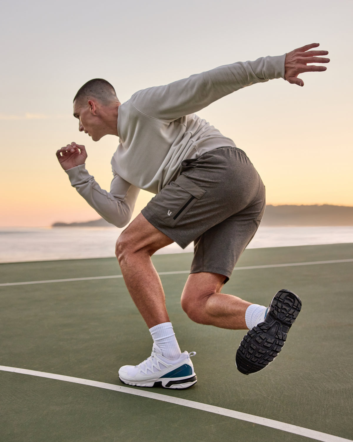 Sunday Performance Utility Short Classic Fit 8" Warm Grey Heather | Vuori Clothing