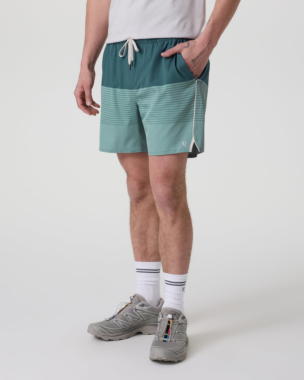 Trail Short 2.0 Light Deep Sea Stripe/Salt | Vuori For sale