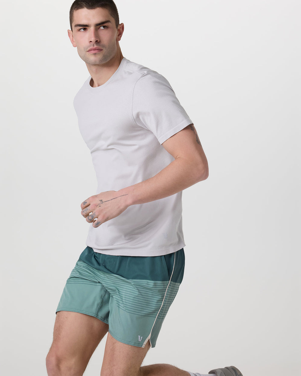 Trail Short 2.0 Light Deep Sea Stripe/Salt | Vuori For sale