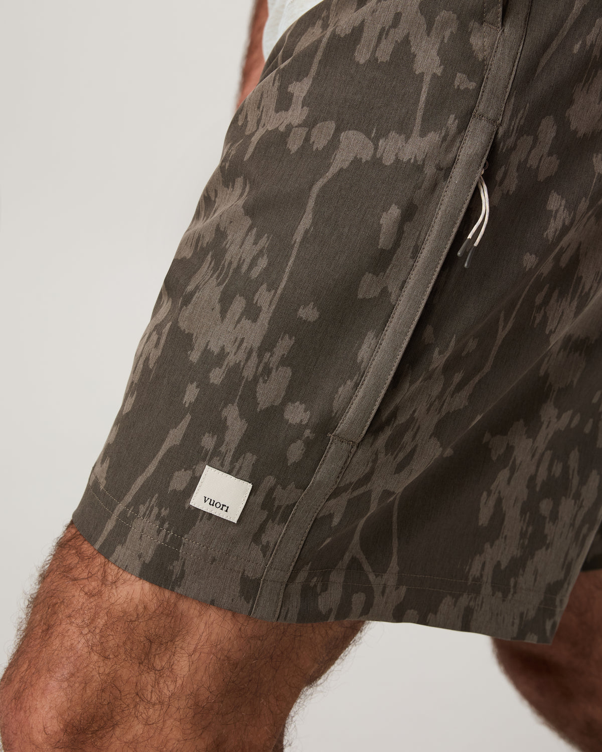 Banks Session Short Unlined 7" Root Earth Linen Texture | Vuori Online