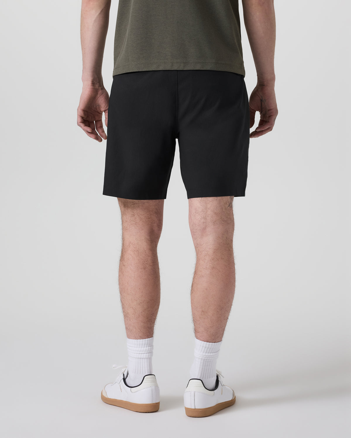 Cascade Crinkle Elastic Waist Short Classic Fit 8" Black | Vuori Clothing