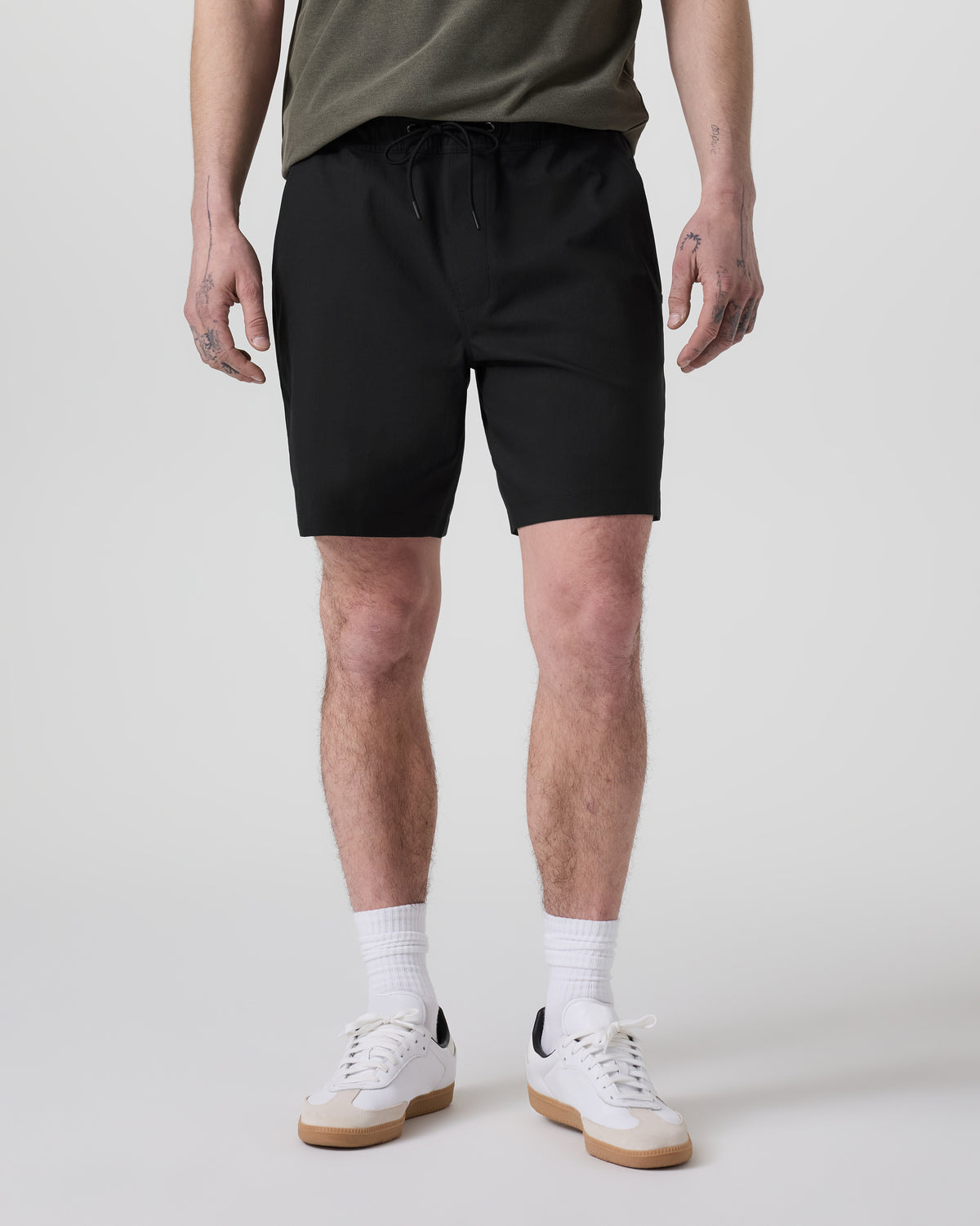Cascade Crinkle Elastic Waist Short Classic Fit 8" Black | Vuori Clothing