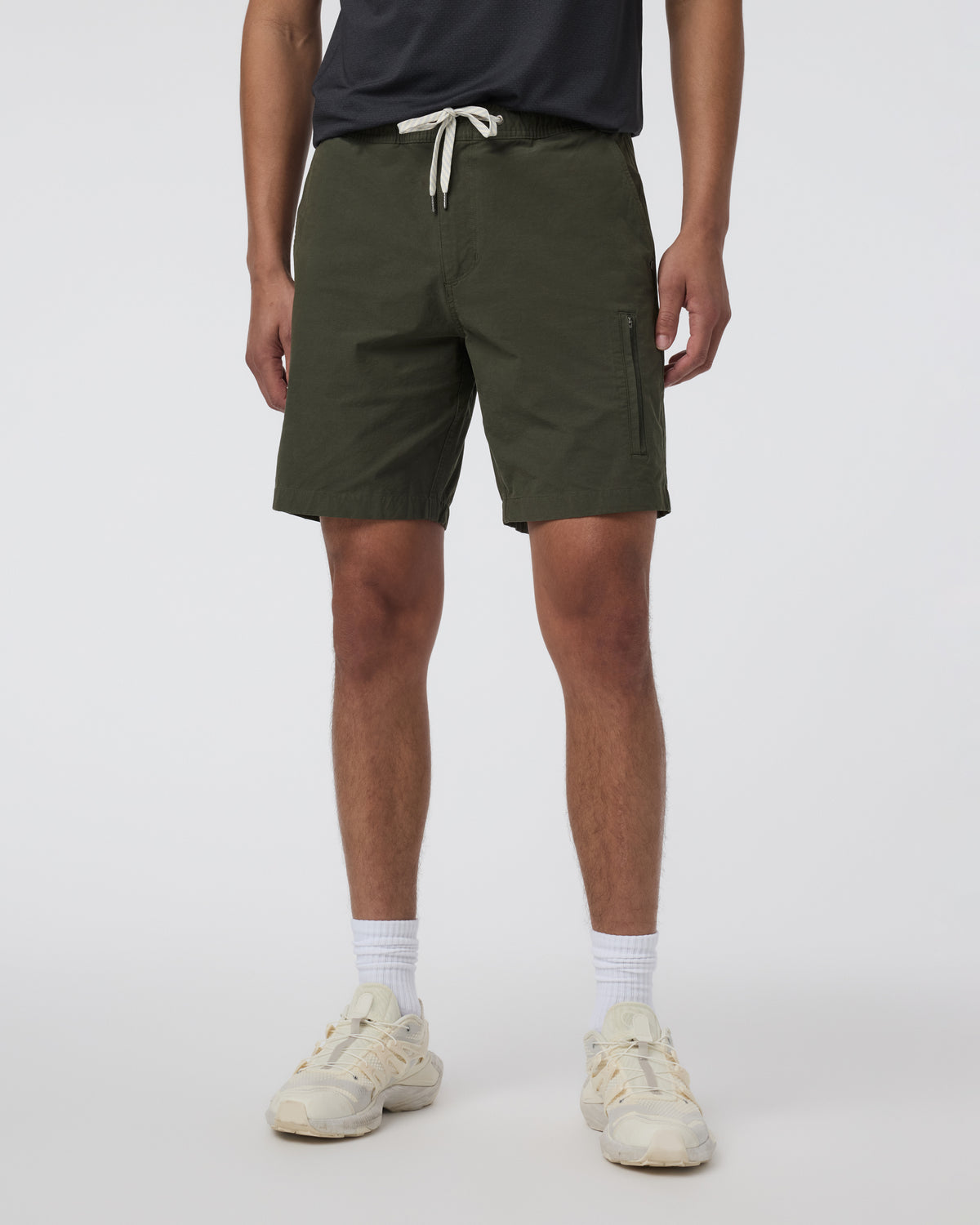 Barren Explorer Short Classic Fit 8" Kale | Vuori