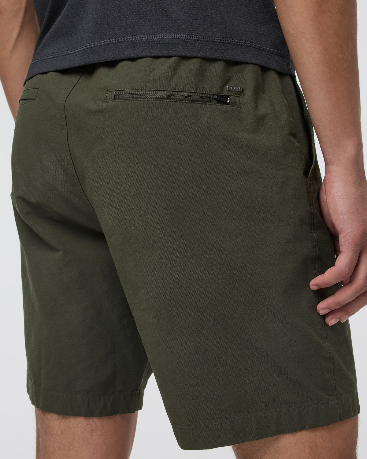 Barren Explorer Short Classic Fit 8" Kale | Vuori