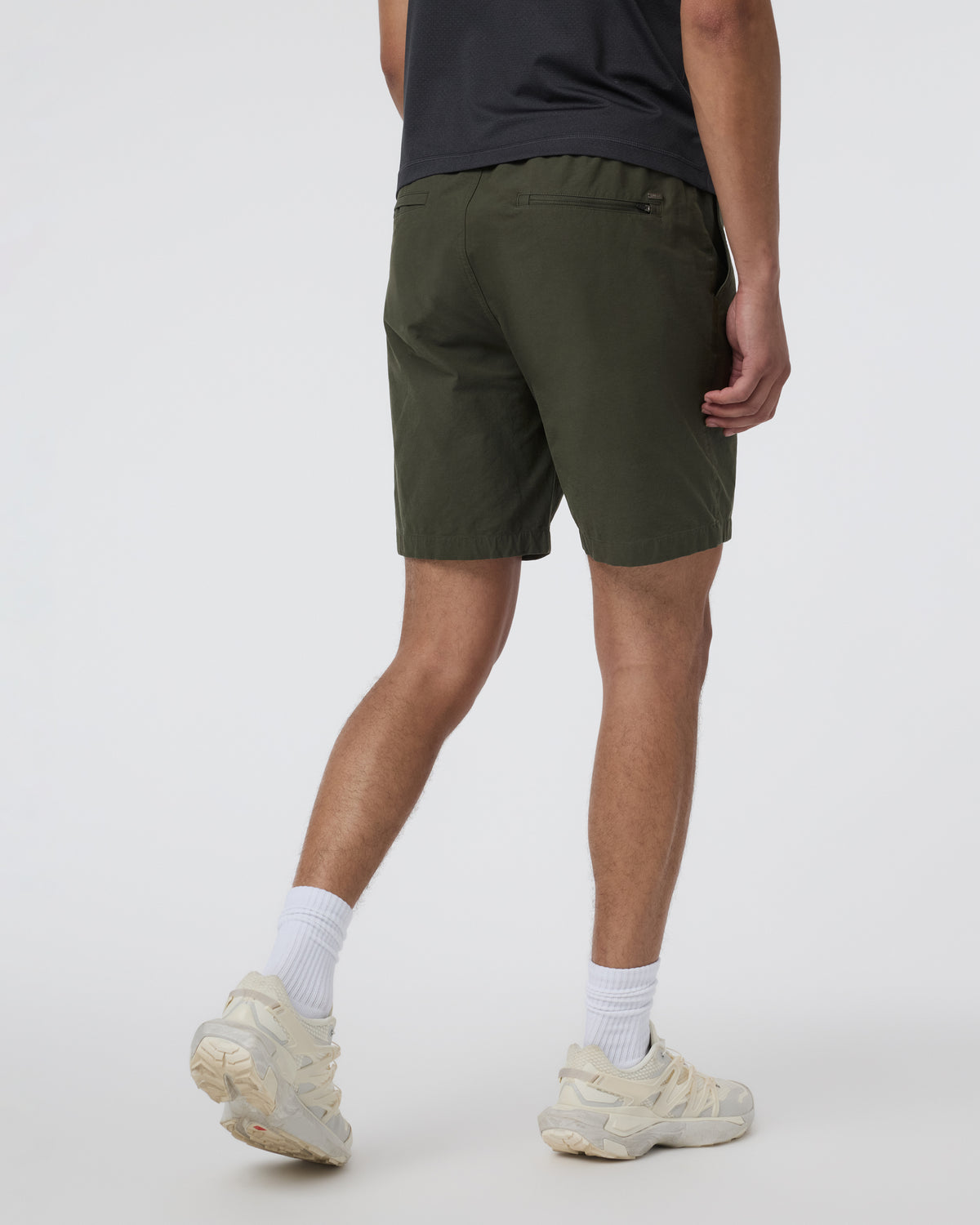 Barren Explorer Short Classic Fit 8" Kale | Vuori