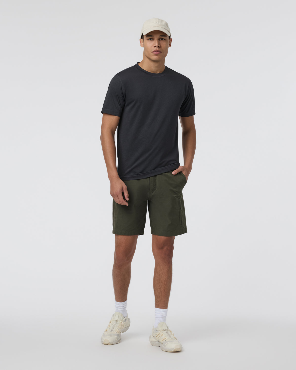 Barren Explorer Short Classic Fit 8" Kale | Vuori