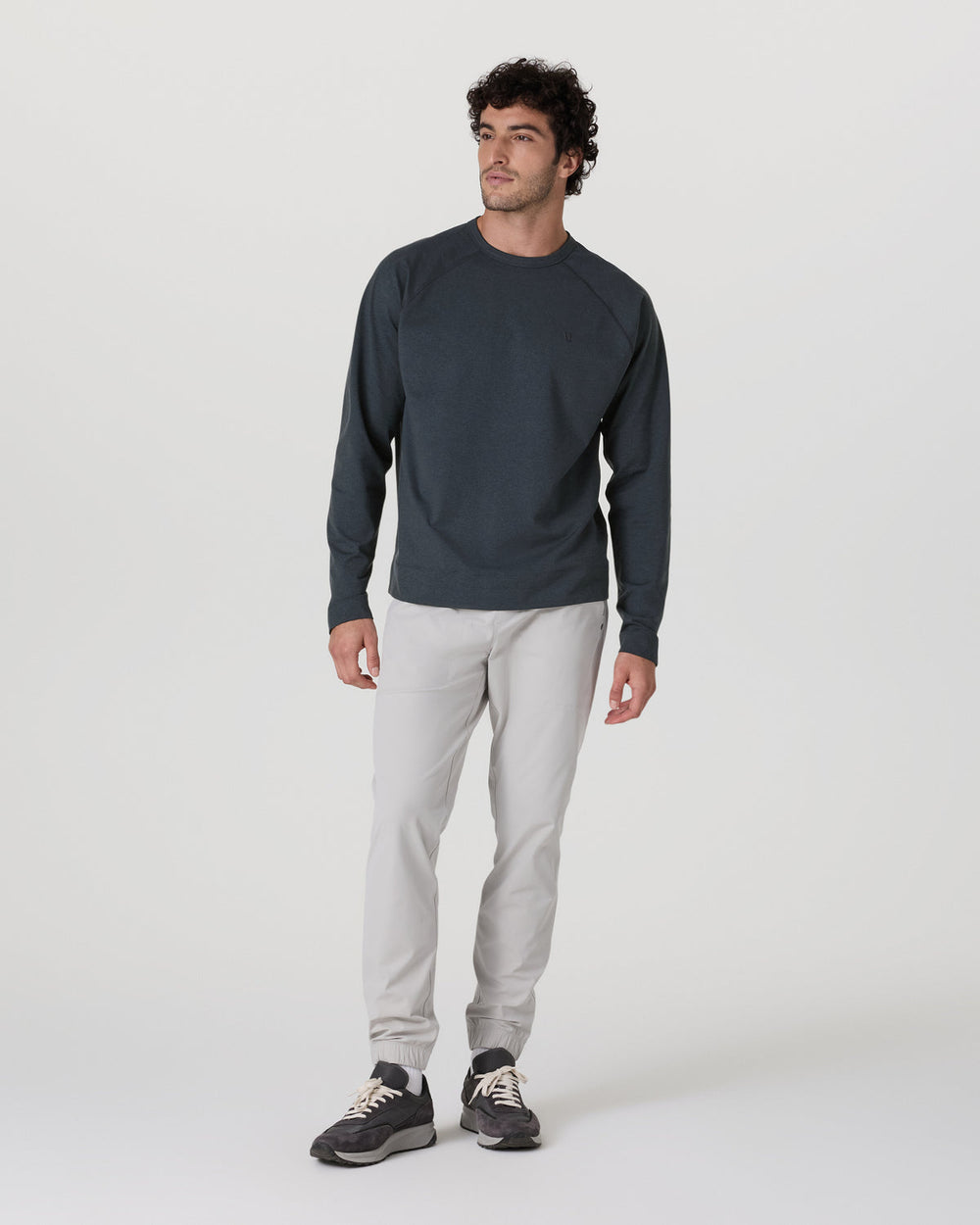 Coronado Crew Midnight Heather | Vuori On sale