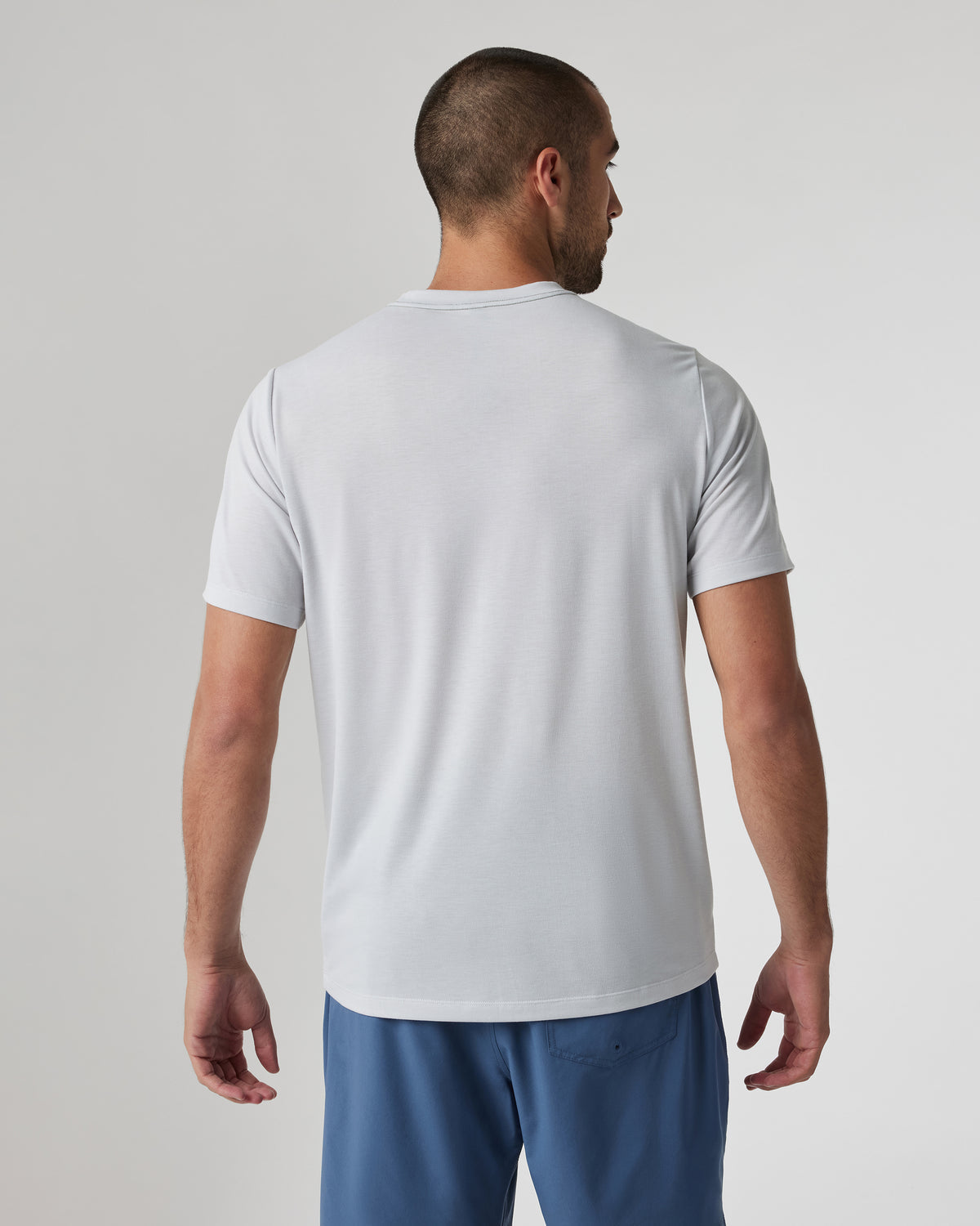 Current Tech Tee Men's Frost Grey Lightweight Shirt | Vuori Clothing