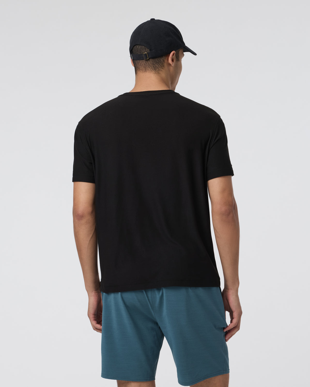Short Sleeve Strato Pocket Tee - Relaxed Fit Black | Vuori Clothing