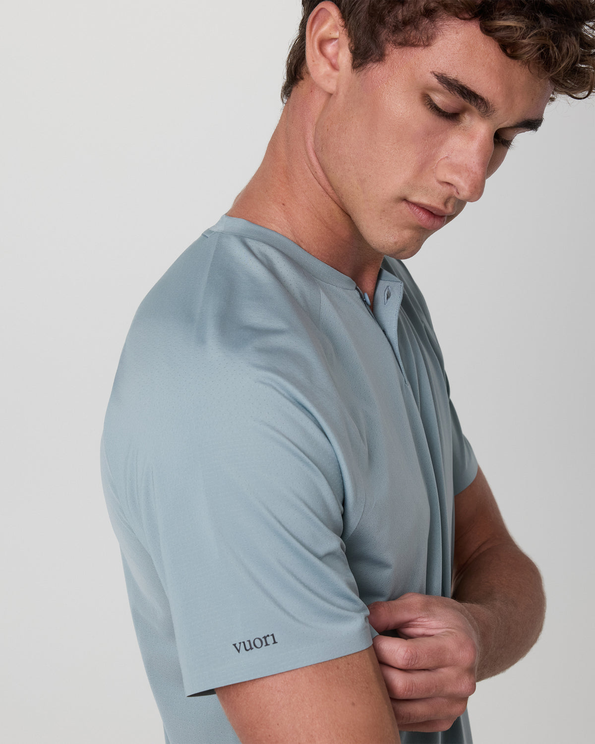 Short Sleeve Viewpoint Henley Mist | Vuori US