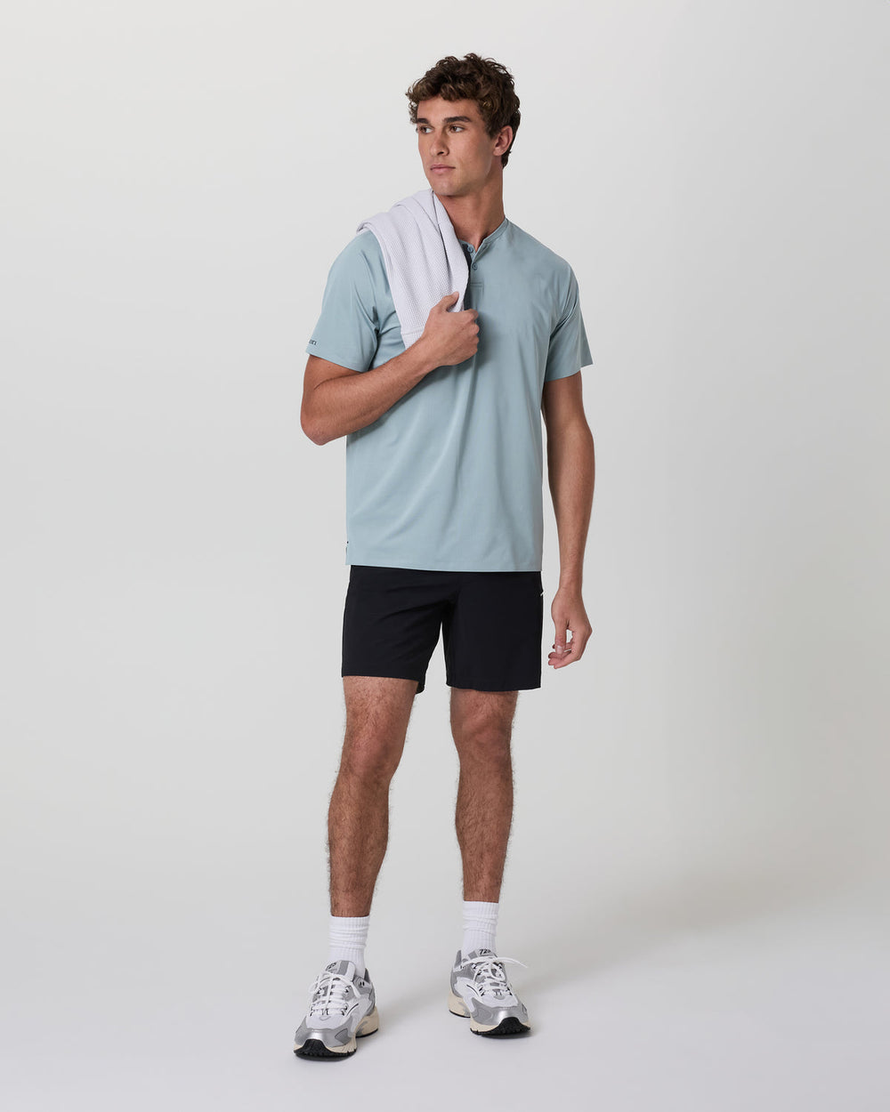 Short Sleeve Viewpoint Henley Mist | Vuori US