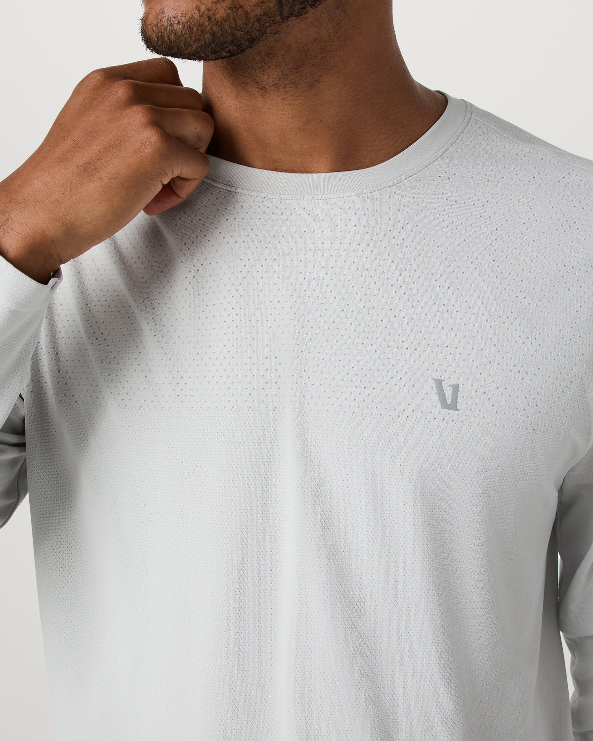 Men's Long Sleeve Clearview Seamless Tee Frost Grey Shirt | Vuori Clothing