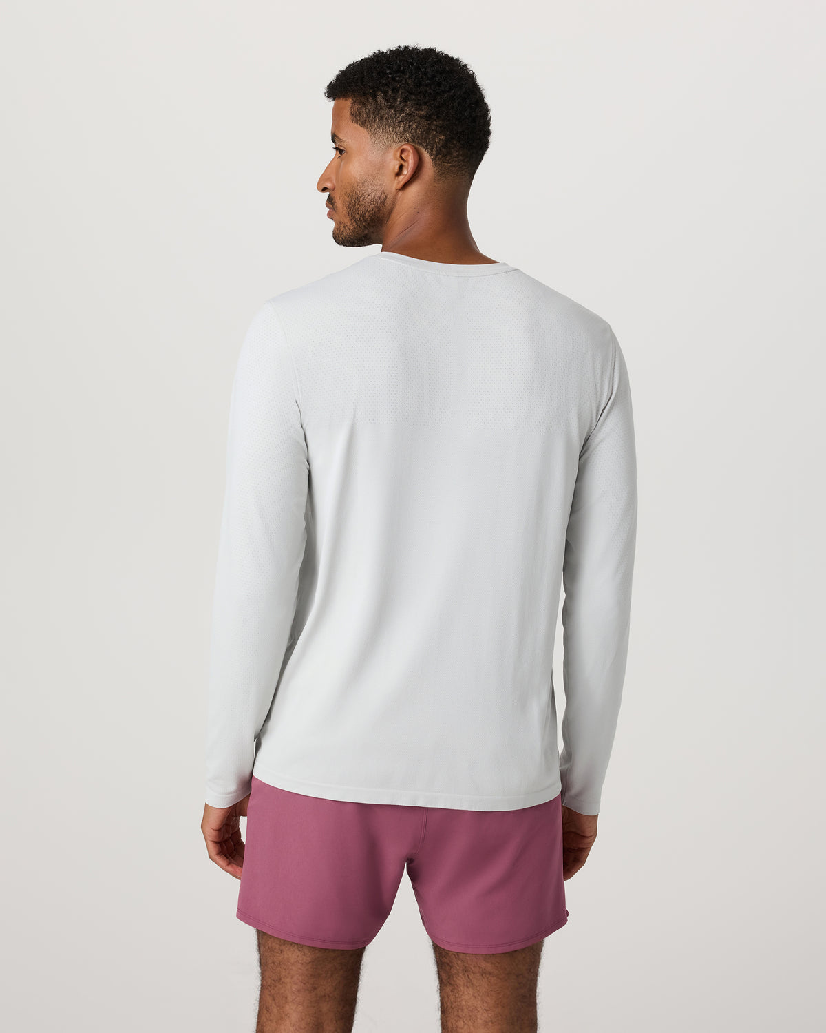 Men's Long Sleeve Clearview Seamless Tee Frost Grey Shirt | Vuori Clothing