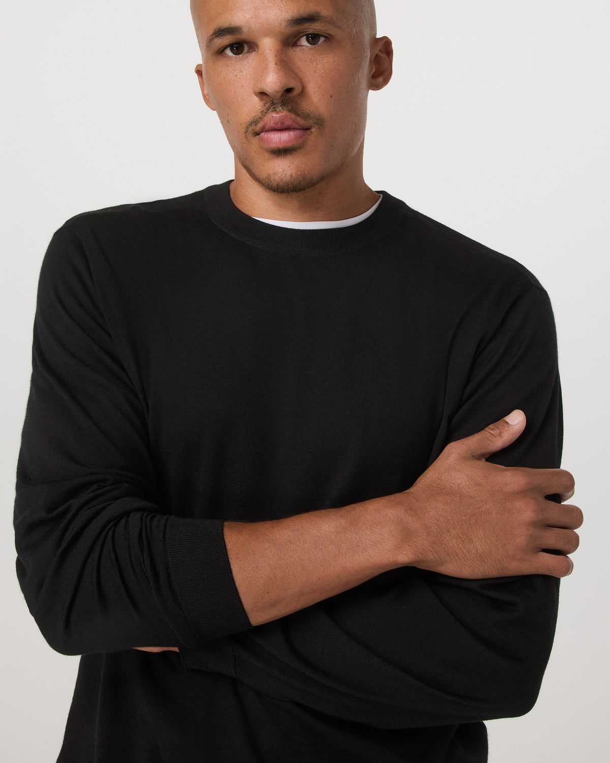 Merino Fine Gauge Wool Sweater Men's Black Sweater | Vuori Online