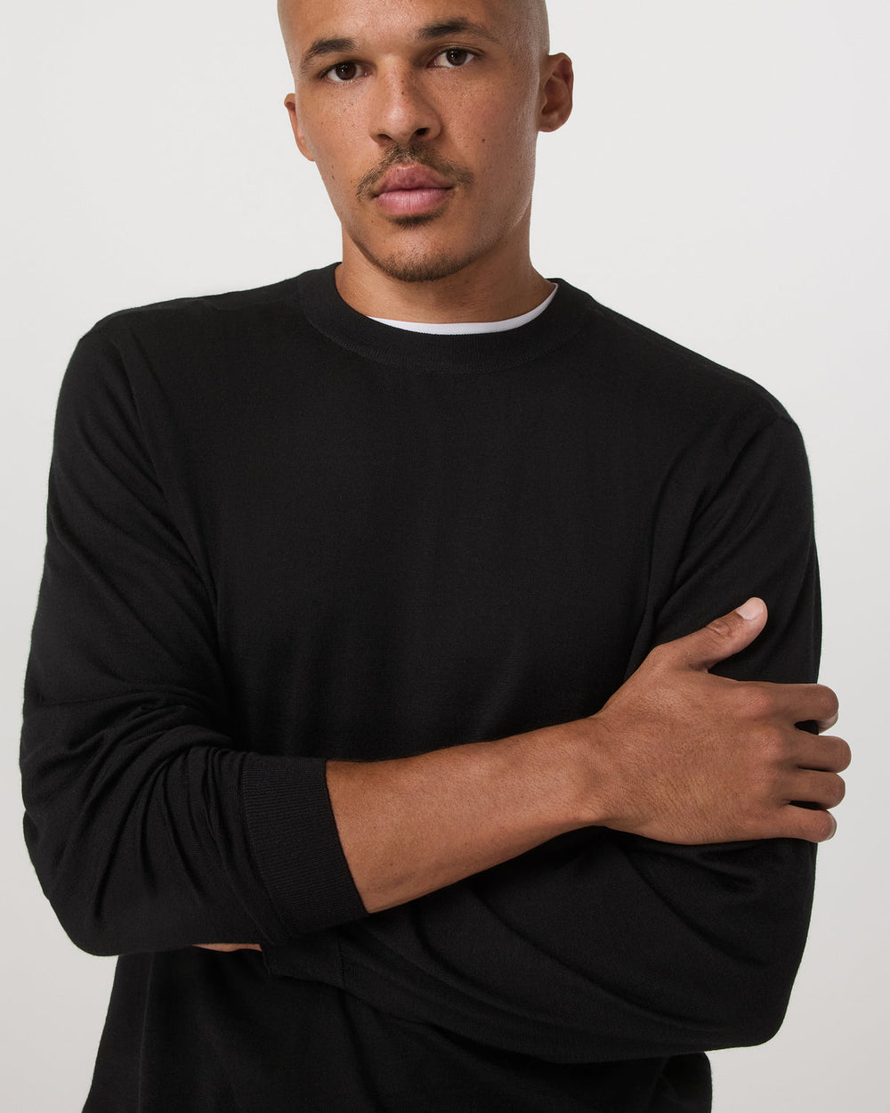 Merino Fine Gauge Wool Sweater Men's Black Sweater | Vuori Online