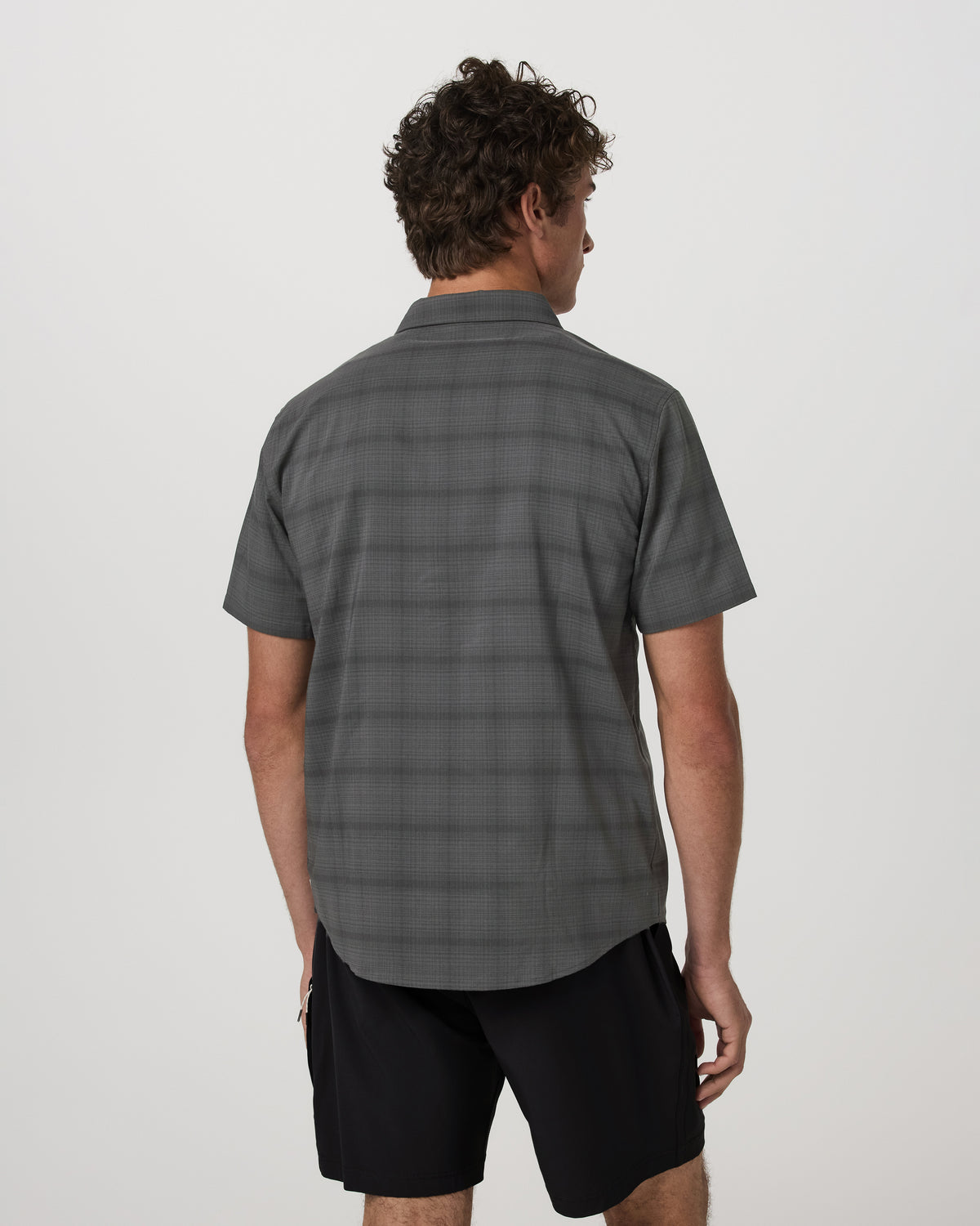 Men's Short Sleeve Plaid Button Down Shirt Dark Pewter | Vuori