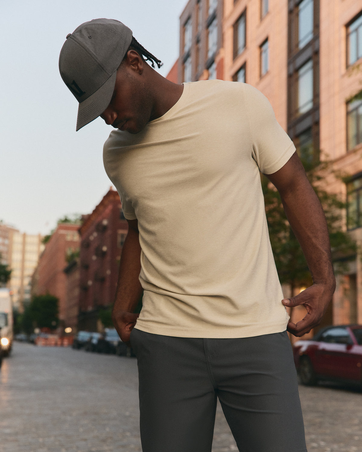 Strato Tech Tee Men's Mushroom Heather T-Shirt | Vuori Online