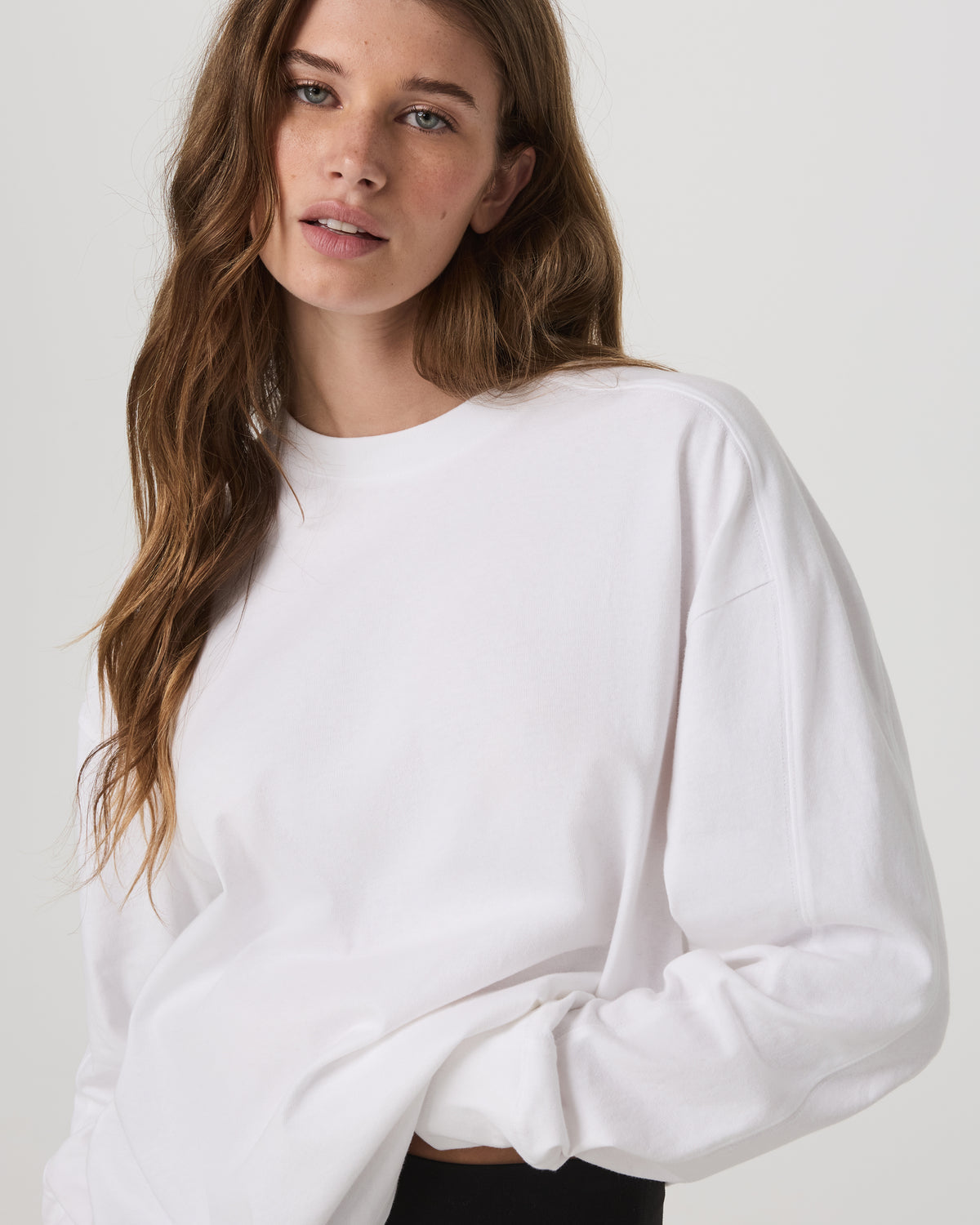 Long Sleeve Heavyweight Cotton Tee Women's White Shirt | Vuori Clothing